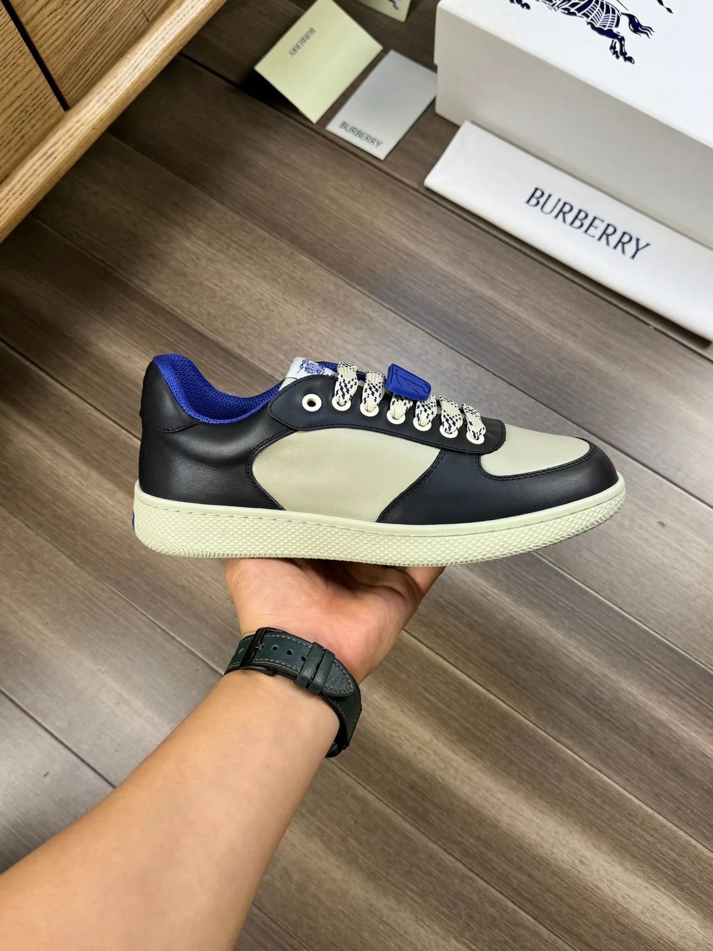 P420 [BURBERRY] Burberry - Upper: imported 🔝 Napa calfskin, tongue brand cloth label - Inner lining: canvas lining - Outsole: rubber; two-color molded outsole - Super high quality control, fine workmanship: highlighted (high-end, extravagance, grade) -Size: 38-44 (Male 45, can be customized)